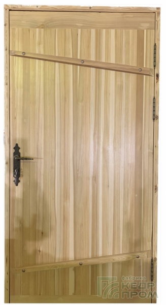 Входные массивные двери из лиственницы в ласточкин хвост