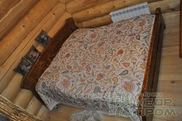 Кровать двуспальная из кедра под старину 