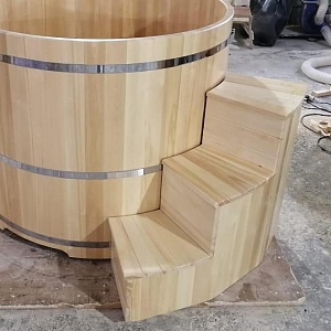 Подиум боковой из кедра 