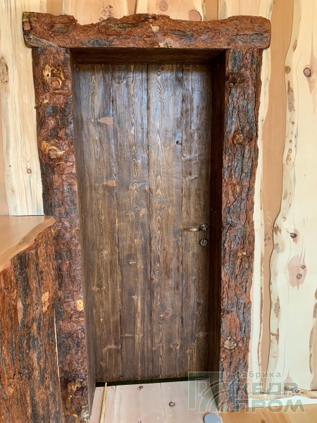 Двери межкомнатные из кедра под старину ласточкин хвост